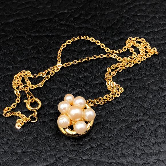 Vintage Necklace 16" Faux Pearl Cluster Pendant Richelieu Gold Tone Chain - Picture 5 of 9
